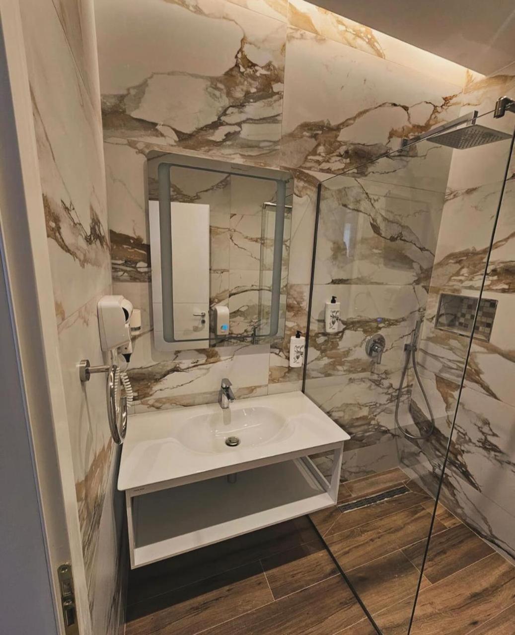 Apartament Klaudia Himara