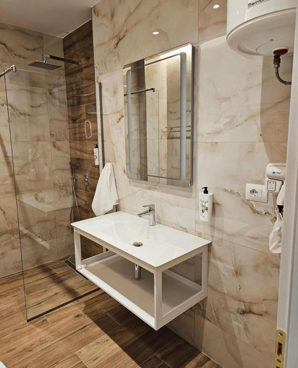 Apartament Klaudia Himara